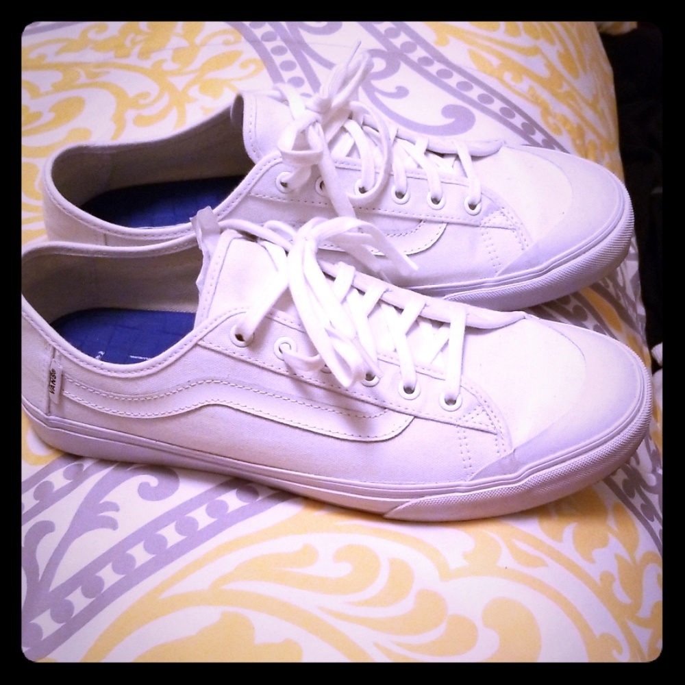 All white men's vans